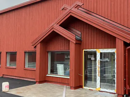 I Leksand har Peab byggt ett nytt kontor och kundcenter till Leksandsbostäder med fokus på hållbarhet och kostnadseffektivitet